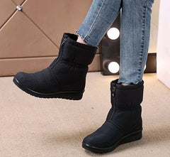 Дамски зимни кадифени снежни ботуши, топли, водоустойчиви и противоплъзгащи.