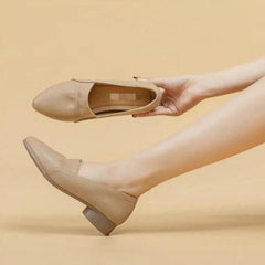 Дамски Обувки с Мека Кожа, Остри Върхове и Широк Ток