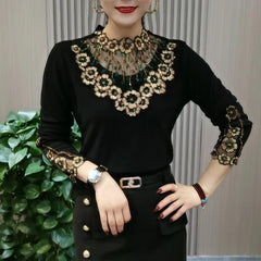 Тази нова топла риза с дълъг ръкав е изработена от висококачествен кадифе и е с дантелена яка, което я прави идеална за носене през есента и зимата.