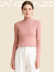 Вълнена Плетена Блуза с Полу-Висока Яка и Прилепнал Крой