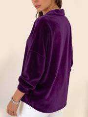 Кадифена Блуза с Отложна Яка, Копчета и Отворен Преден Дизайн