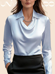 Лъскава Блуза С Дълбоко Яке И Воденеща Драперия