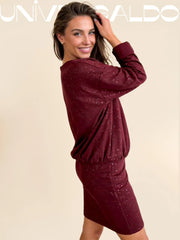 Празнична Рокля с Кръгла Яка и Лъскави Детайли