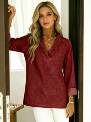 Риза с V-Яка и Деним Ефект в Един Цвят