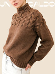 Плетен Пуловер с Висока Яка и Обемен Корабов Възел