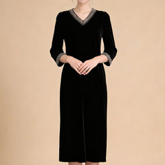 В-образна Рокля От Кадифе С Диамантени Украшения