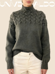 Плетен Пуловер с Висока Яка и Обемен Корабов Възел