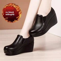 💖🔥2026 Нови дамски обувки с дебела подметка за майки на средна и по-възрастни години👟 кожени обувки с плосък ток, неплъзгащи се, удобни и ежедневни, без чорап