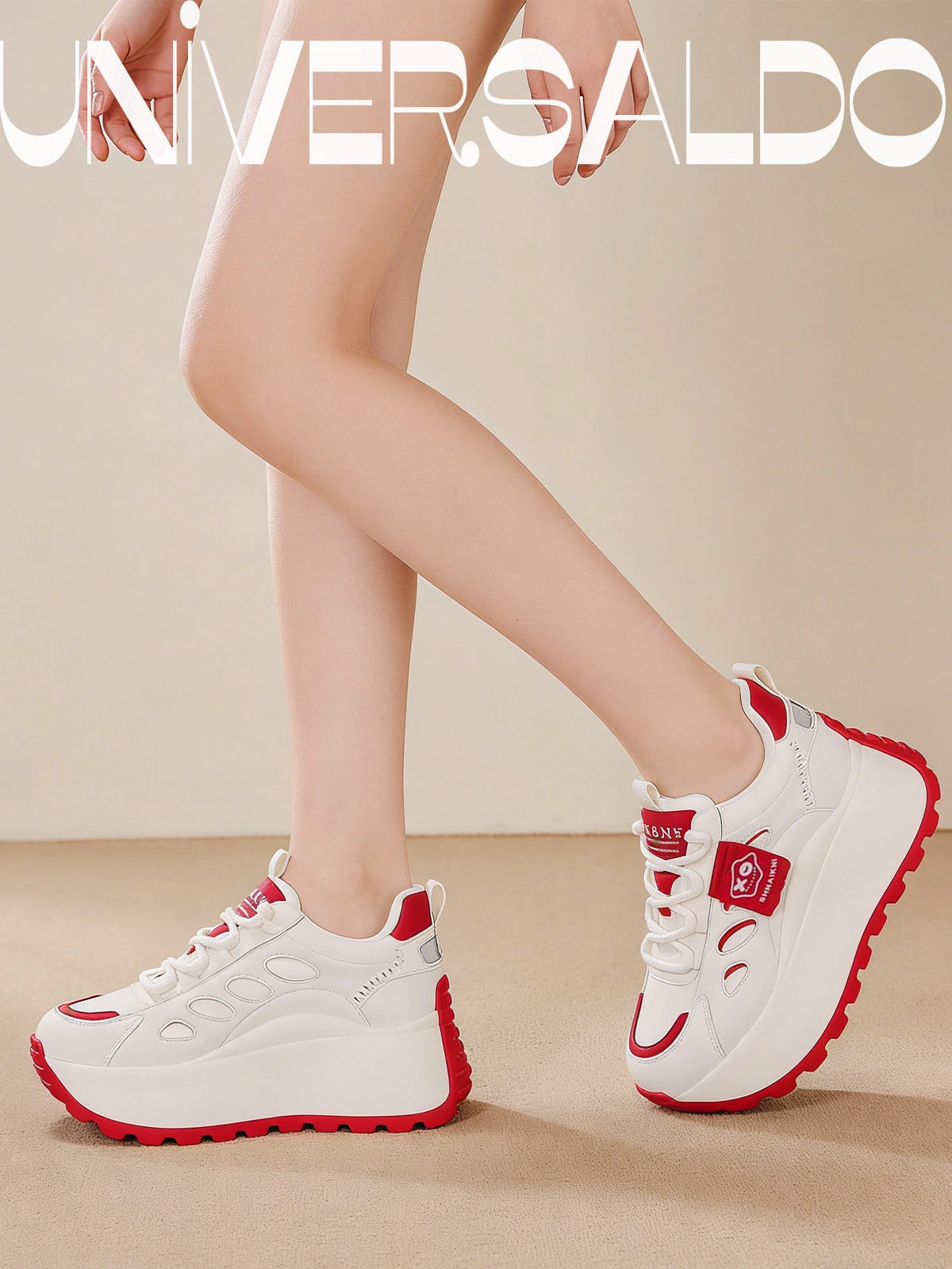 Спортни Обувки с Комбинирани Цветове, Дебела Подметка и Вградена Височина