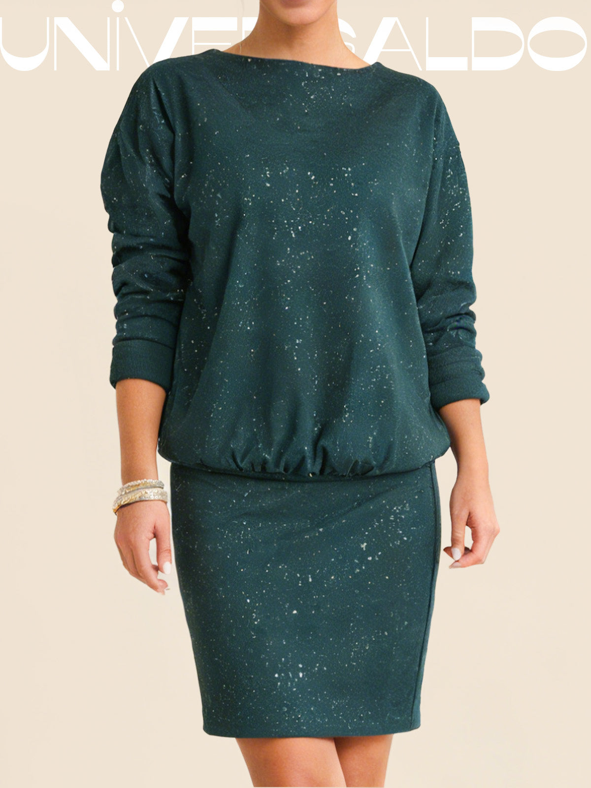 Празнична Рокля с Кръгла Яка и Лъскави Детайли