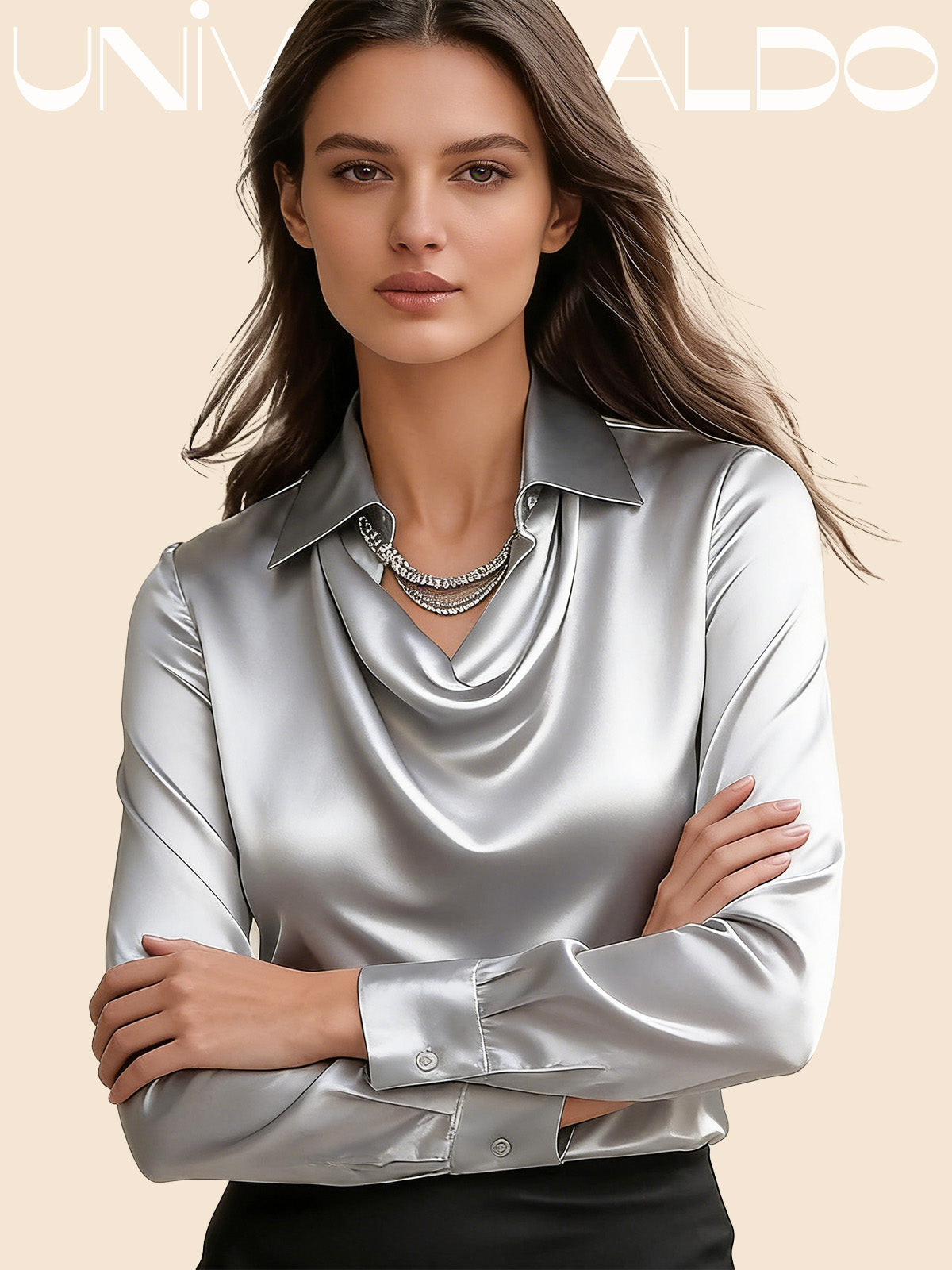 Лъскава Блуза С Дълбоко Яке И Воденеща Драперия