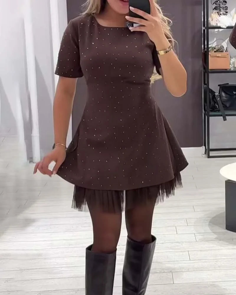 Рокля с Кристали и Мрежест Долен Ръб