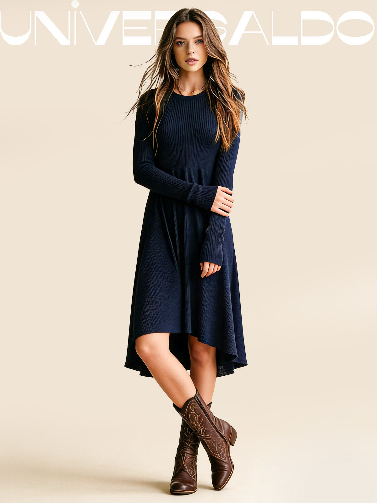 Рокля в Един Цвят с Кръгла Яка и Дълъг Ръкав