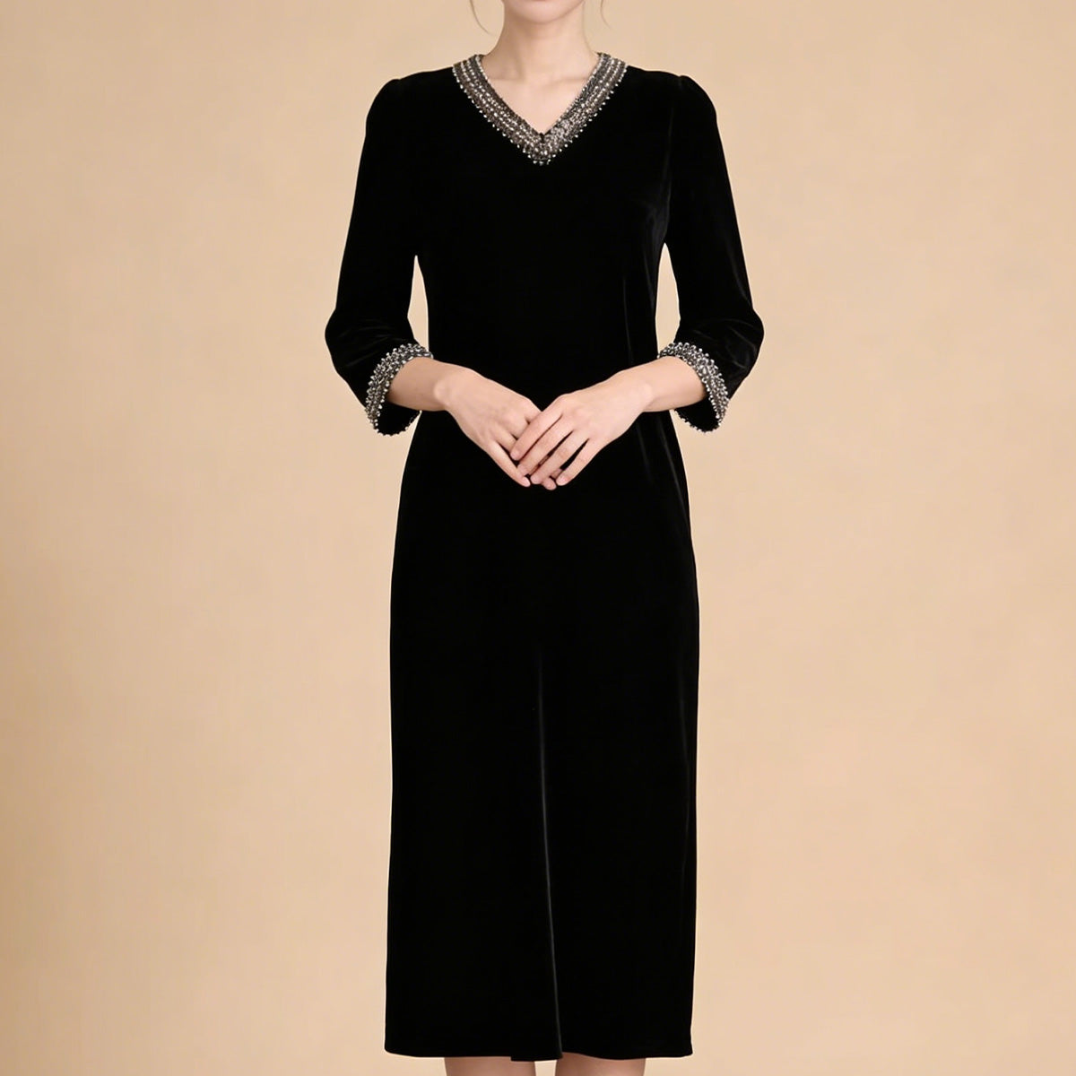 В-образна Рокля От Кадифе С Диамантени Украшения