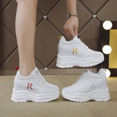 Спортни Обувки с Вградена Подметка и Мрежест Външен Слой