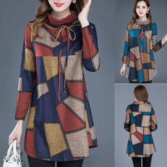 Стилна дамска тениска с висока яка и кариран принт